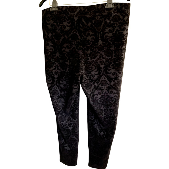 Roz & Ali Women's Capri 1X Black Gray Velour Pants Floral Pattern - Picture 2 of 11